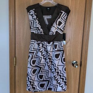 New with tags dress, ties in back!